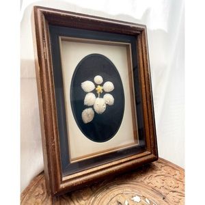 Antique frame of handmade Canadien native caribou haïr tufting